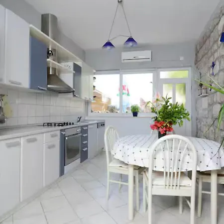 House Legosi - Three Bedroom House Tatil Evi