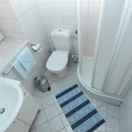 House Legosi - Three Bedroom House Дом отдыха Затон